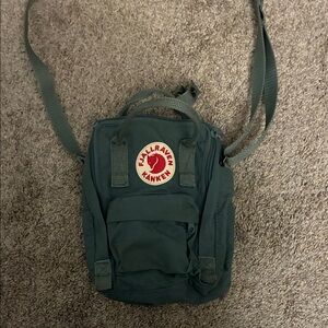 Kånken Small Shoulder Bag - Dark Green